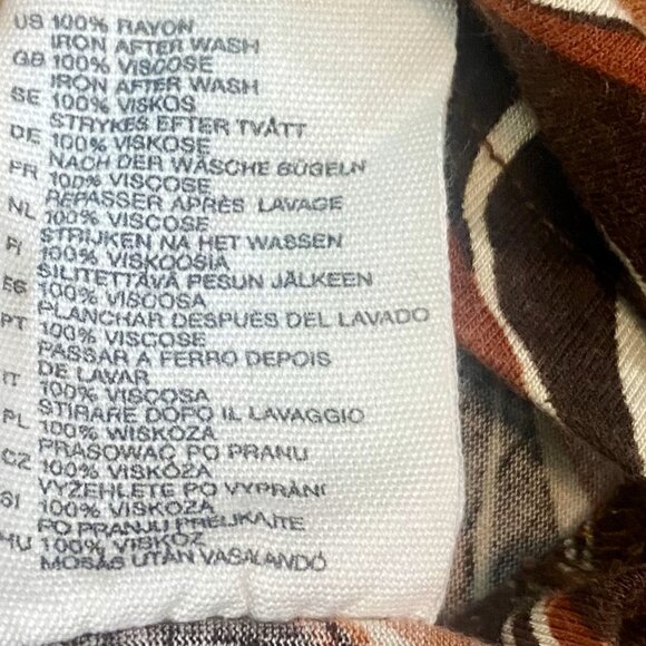 Vintage Retro-Print European V-Neck Cap-Sleeve Tee by H&M (Size XS) - Picture 16 of 16